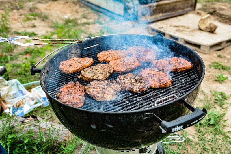 how long does it take to cook a whole chicken on a charcoal grill