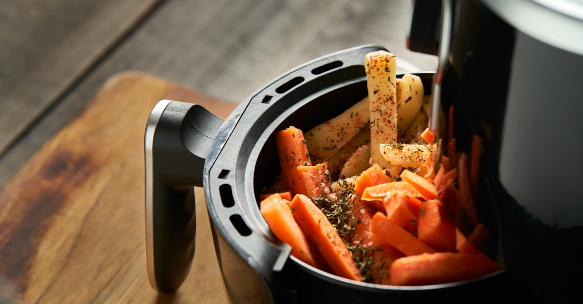 how long to cook frozen chicken nuggets in air fryer